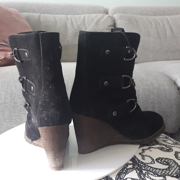 Skechers Suede Wedge Booties 7.5 - Picture 6 of 6